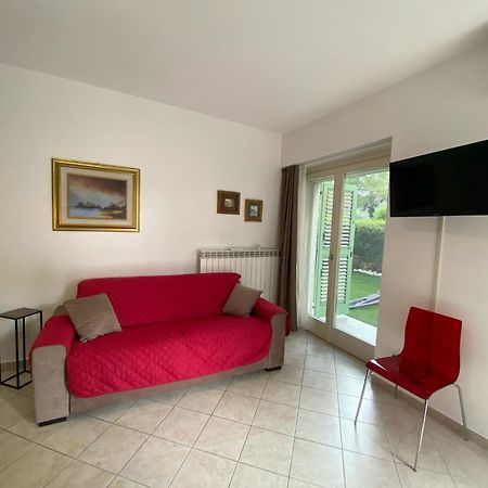 Alma Apartment Сірміоне Екстер'єр фото
