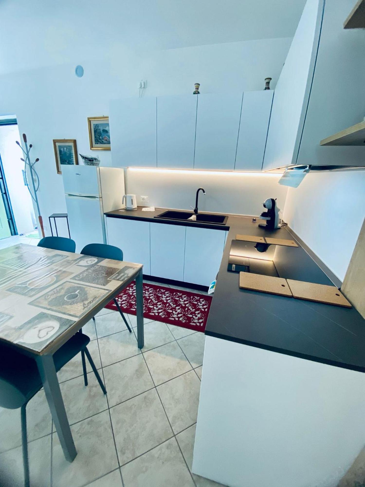 Alma Apartment Сірміоне Екстер'єр фото