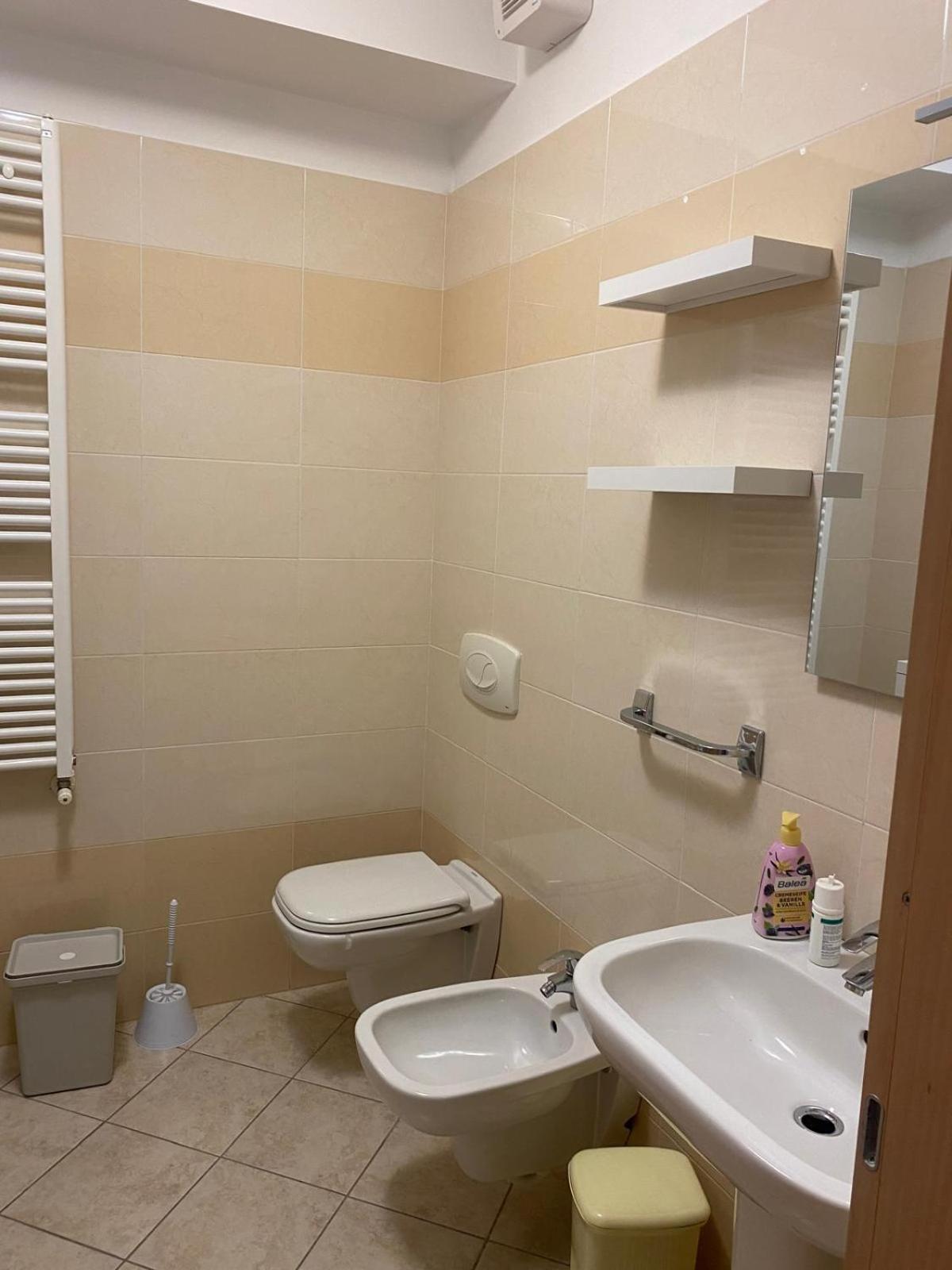 Alma Apartment Сірміоне Номер фото