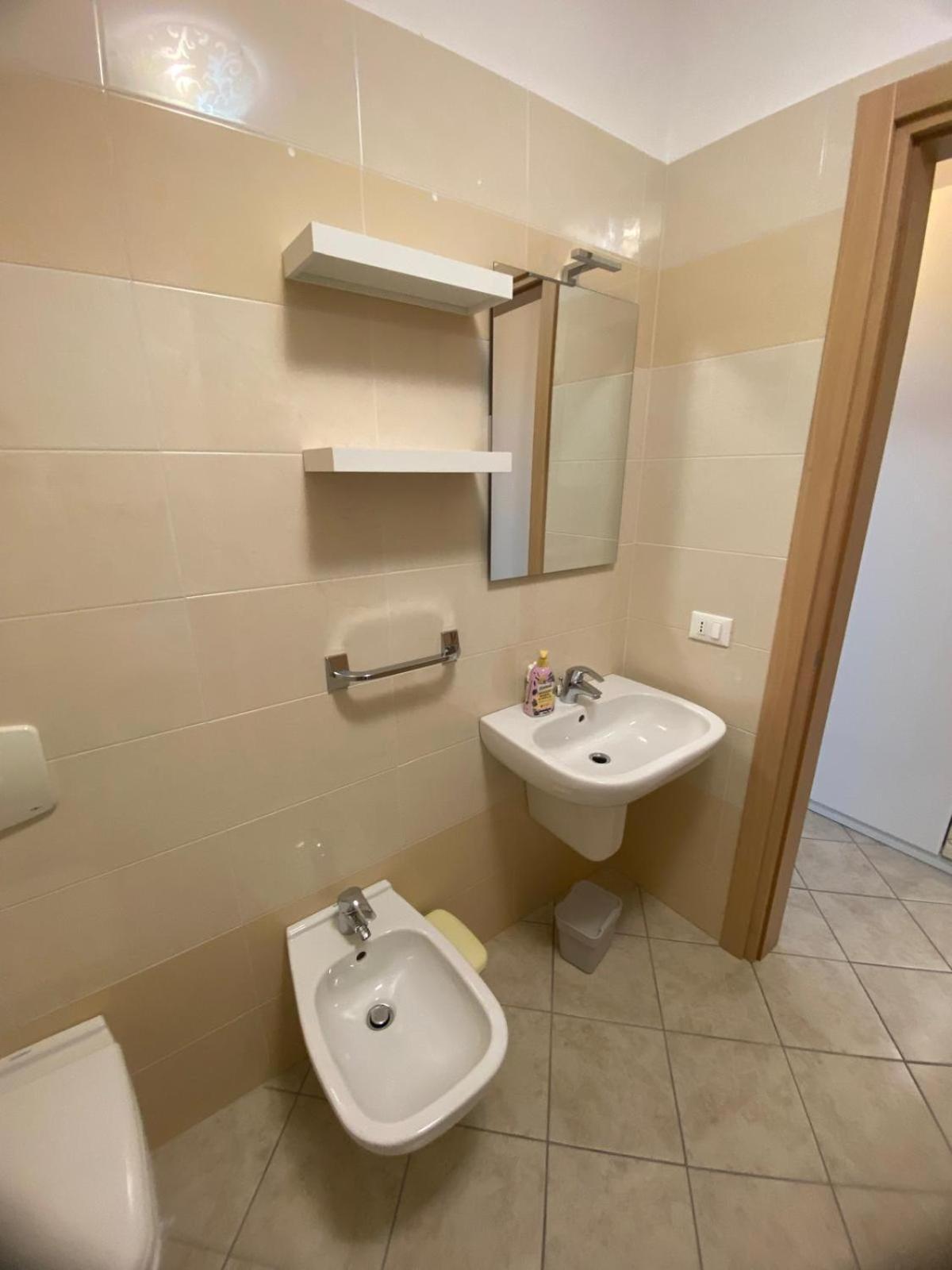 Alma Apartment Сірміоне Номер фото
