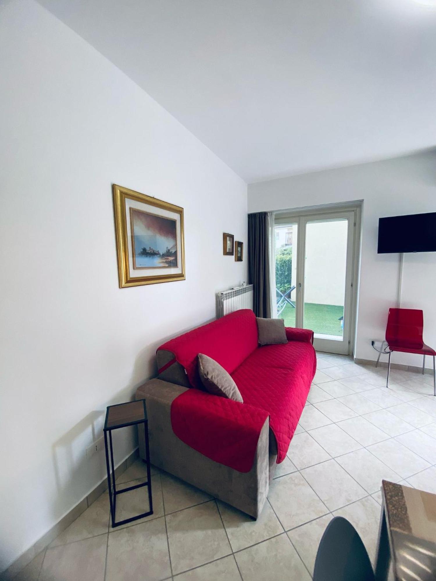 Alma Apartment Сірміоне Екстер'єр фото