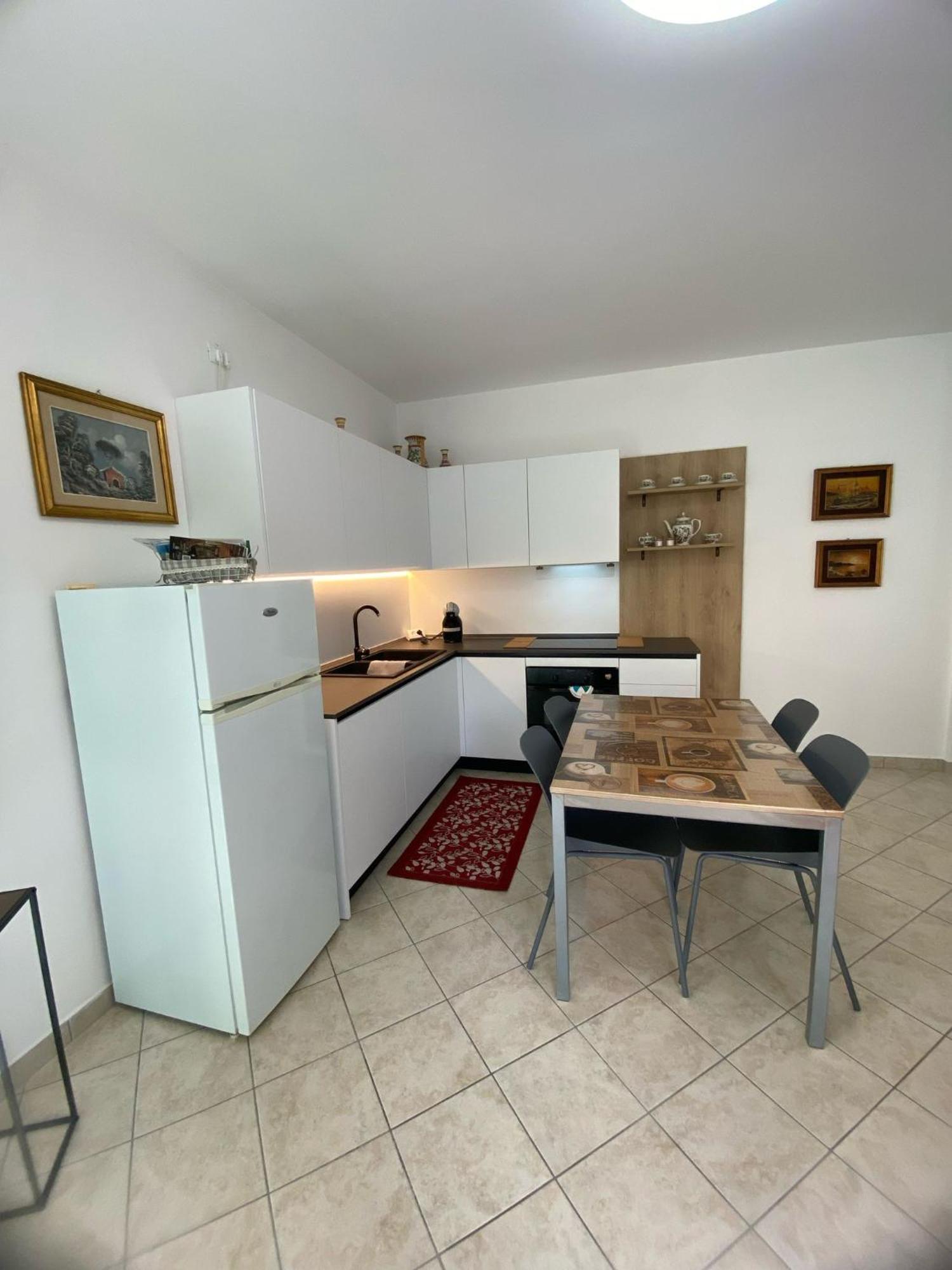 Alma Apartment Сірміоне Номер фото