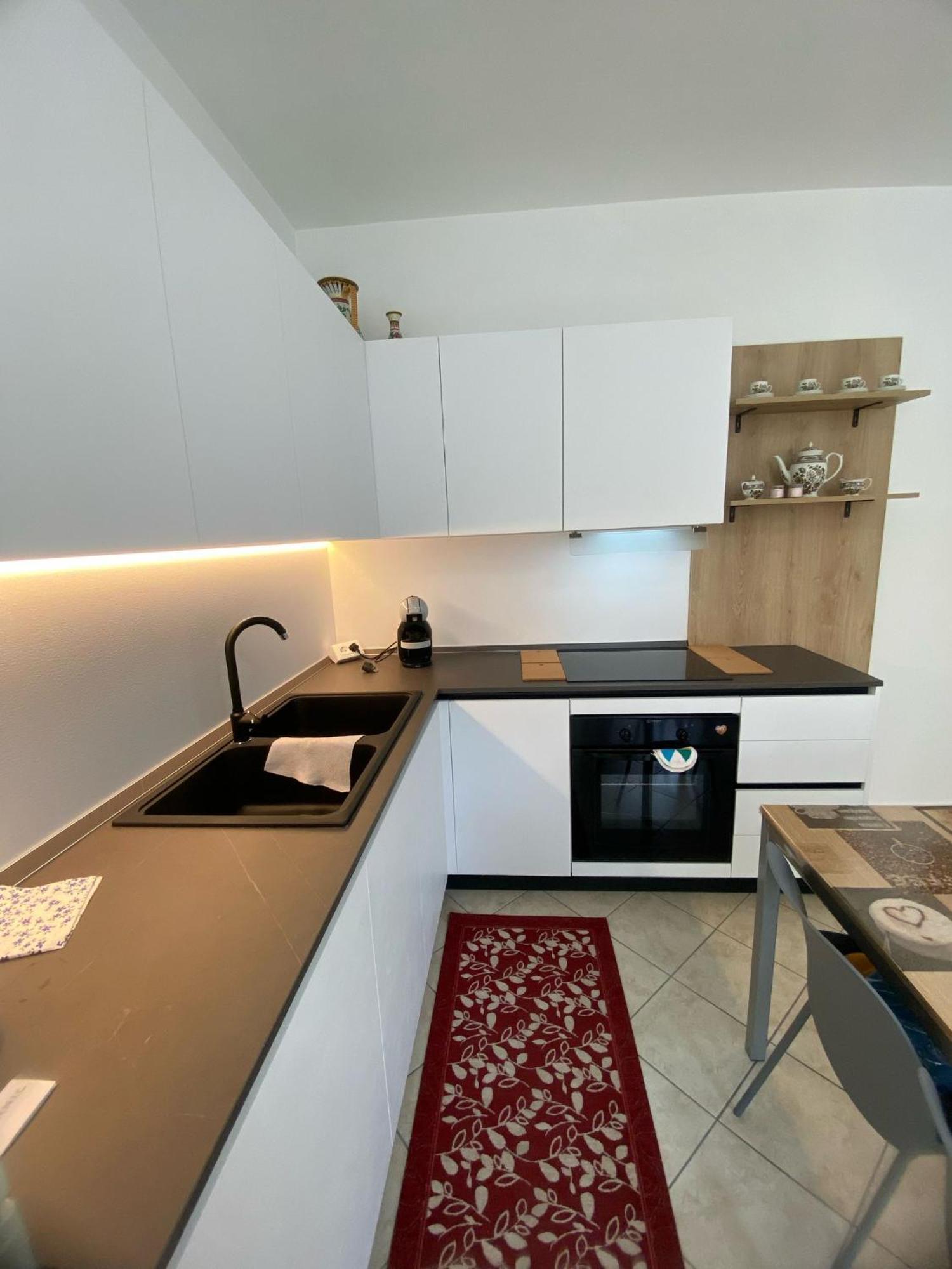 Alma Apartment Сірміоне Екстер'єр фото