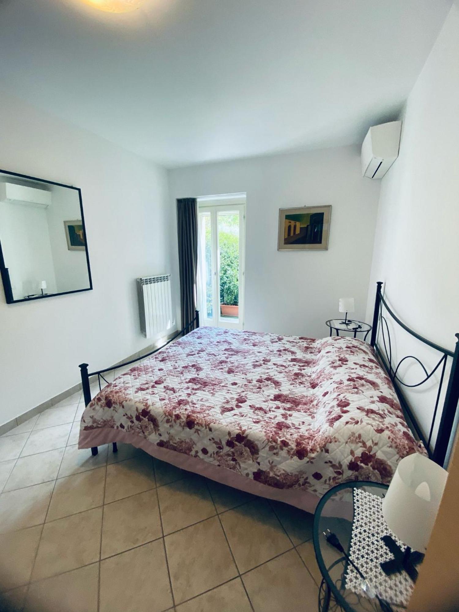 Alma Apartment Сірміоне Номер фото