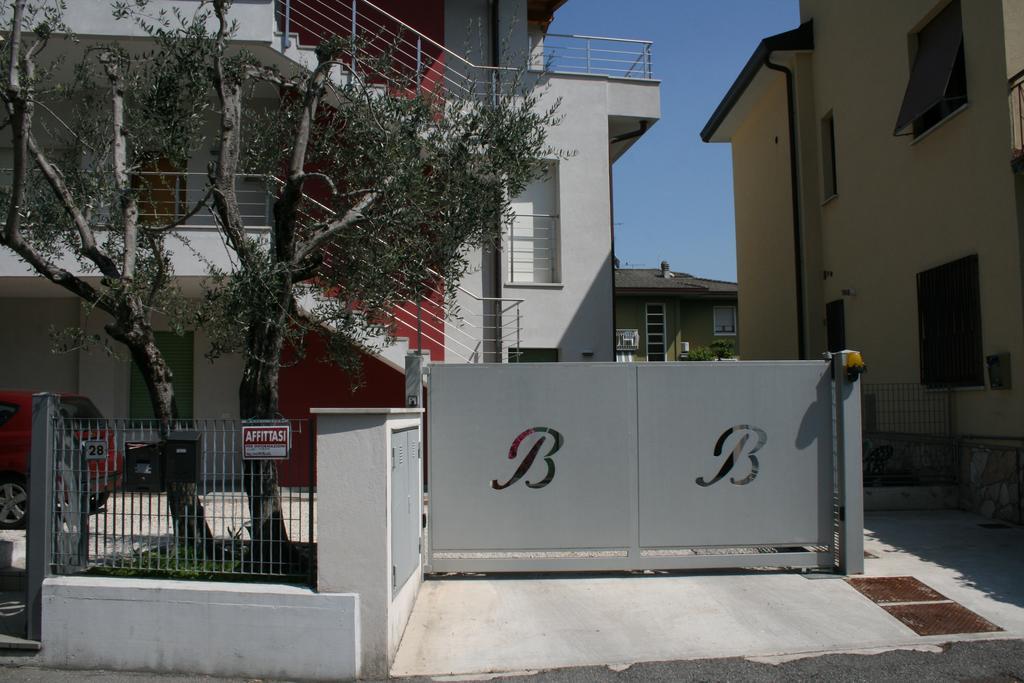 Alma Apartment Сірміоне Екстер'єр фото