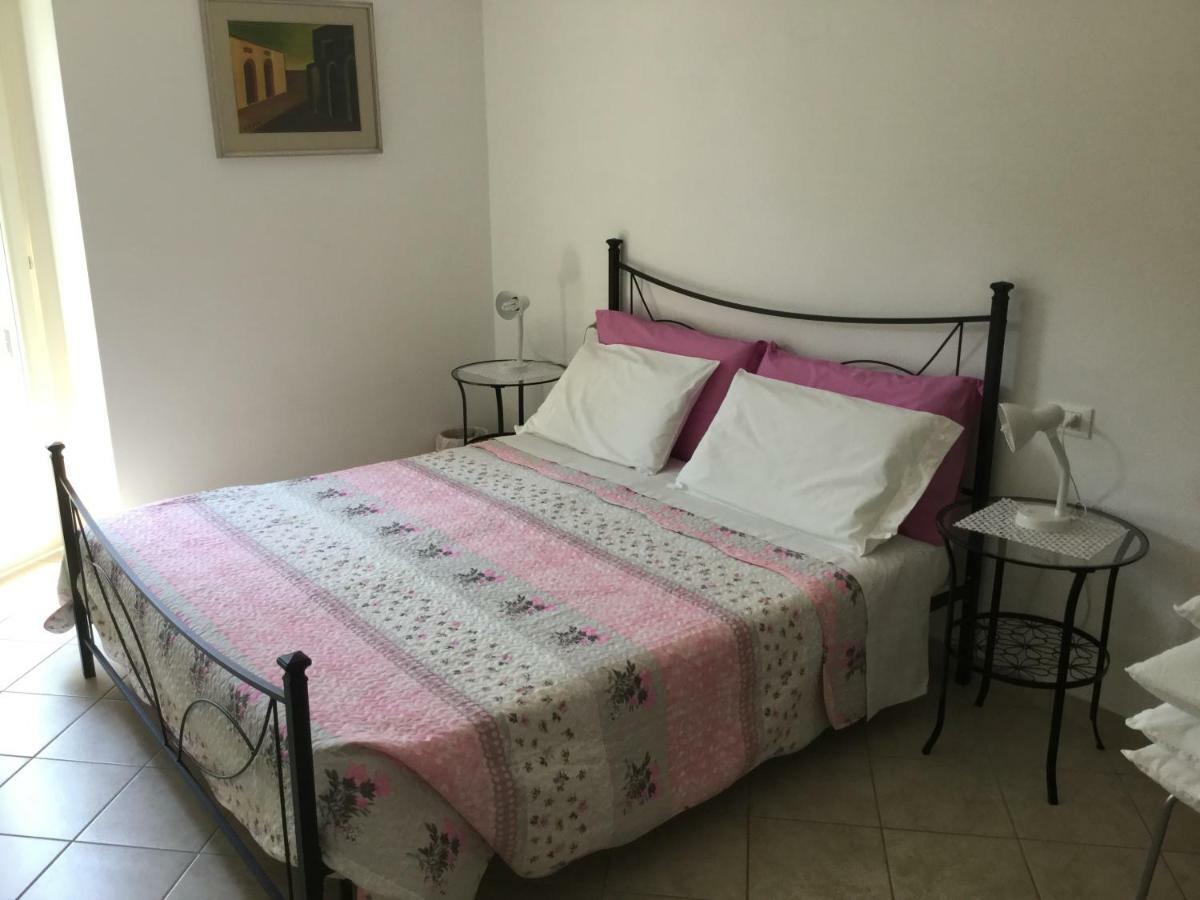 Alma Apartment Сірміоне Екстер'єр фото