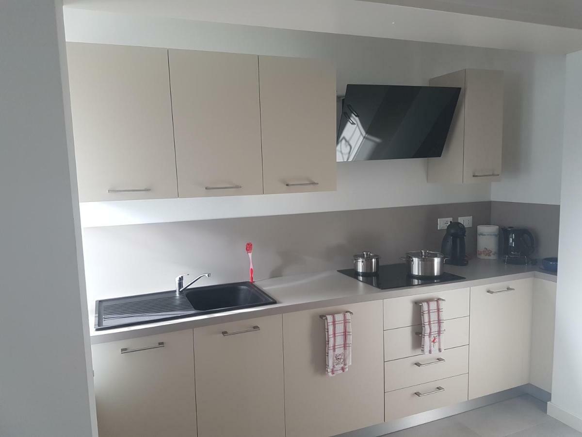 Alma Apartment Сірміоне Екстер'єр фото